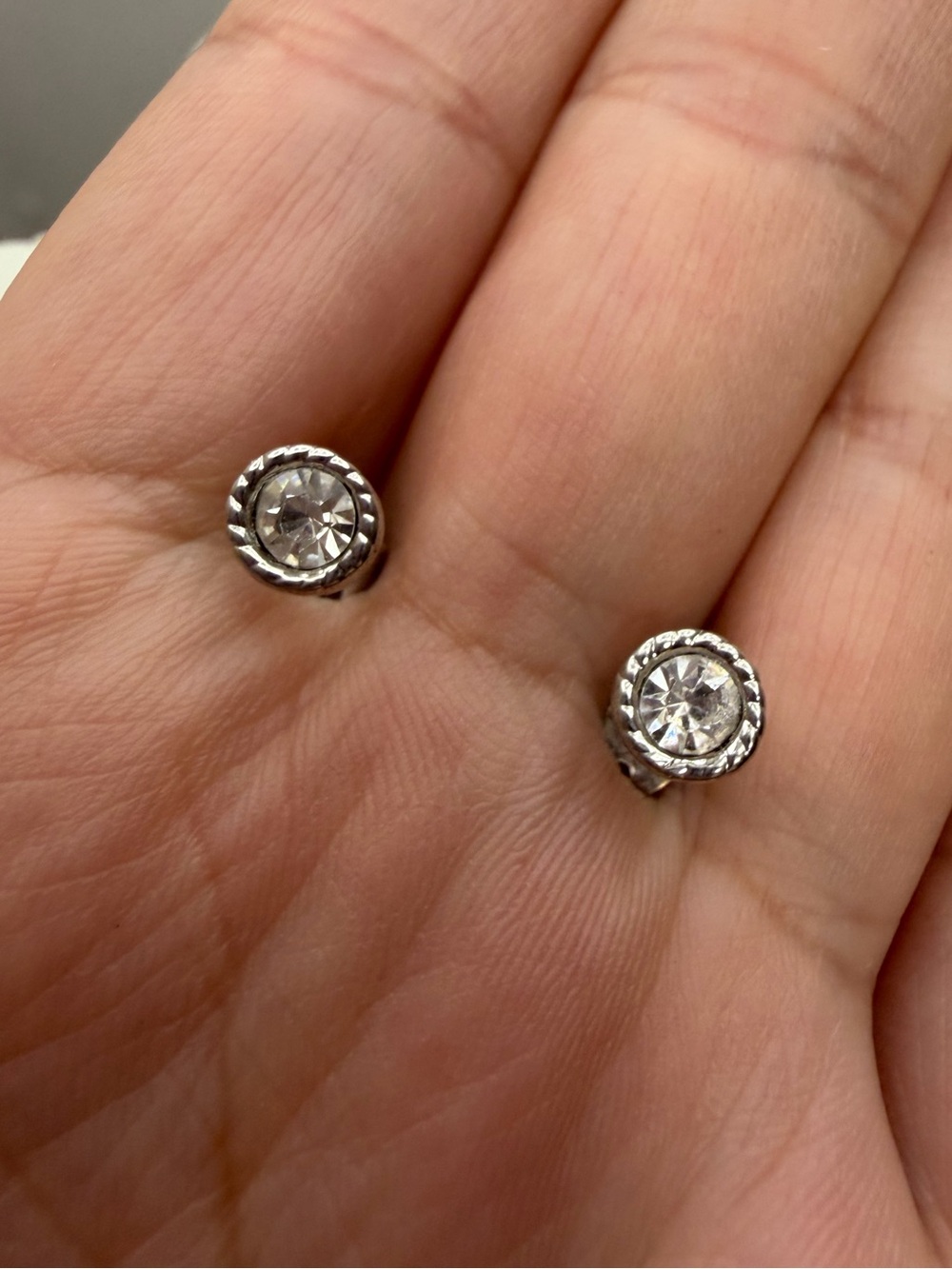 Silver tone Clear Crystal Stud Earrings - Classic Round Design